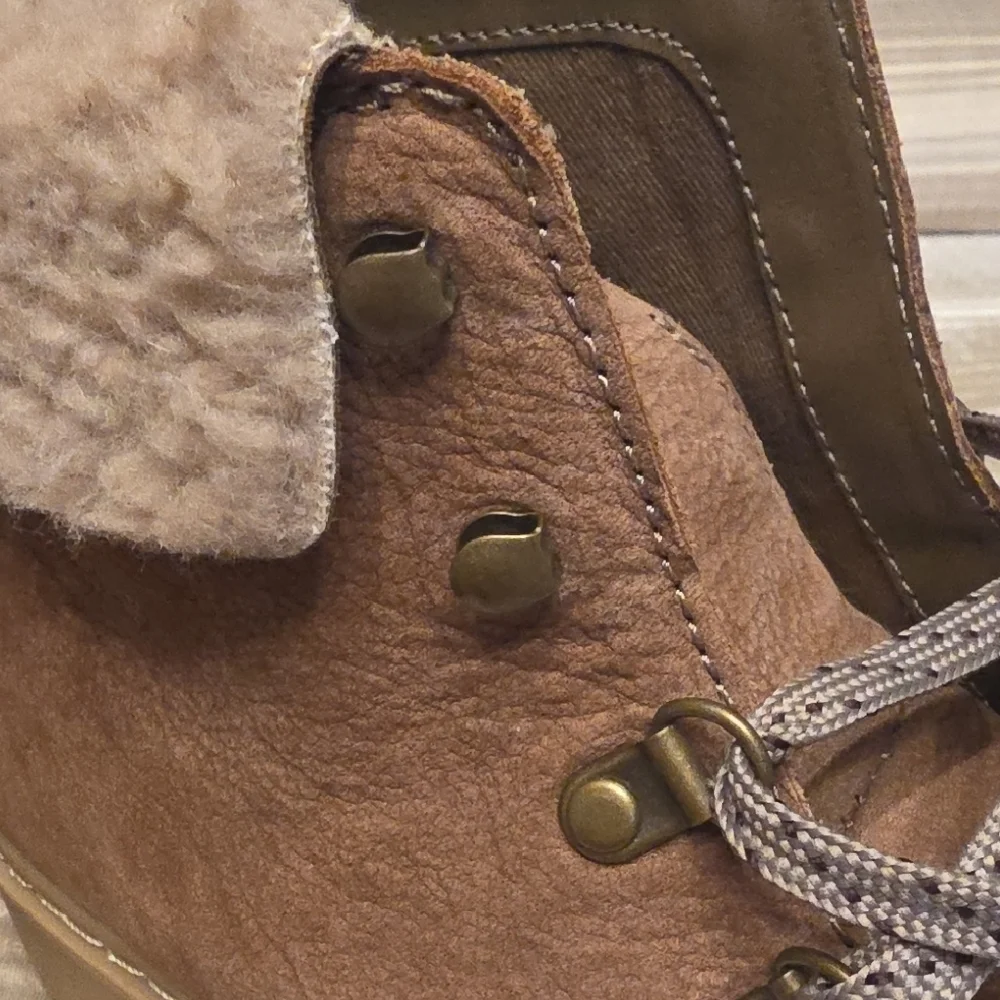 Bass Brown Lace-Up Winter Boots NWOT
